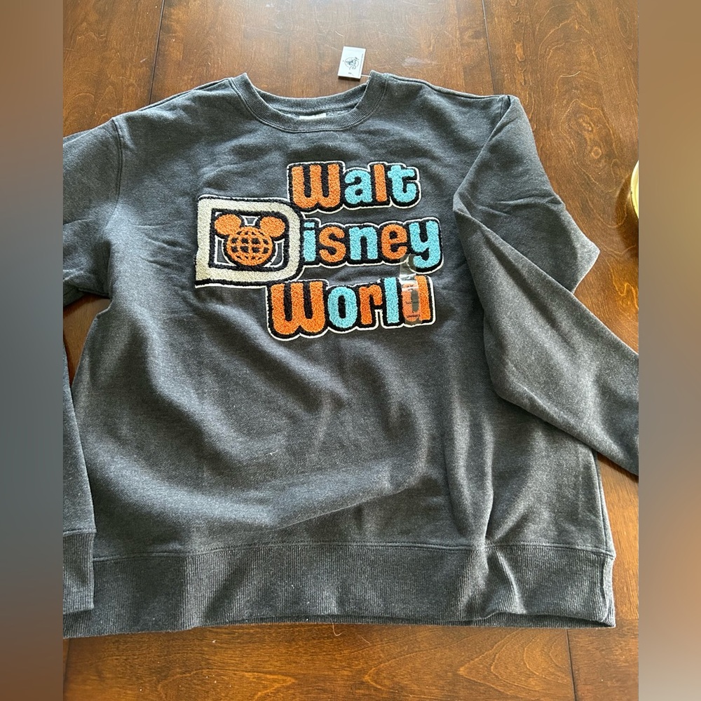 Disney long sleeve sweatshirt size UNISEX L